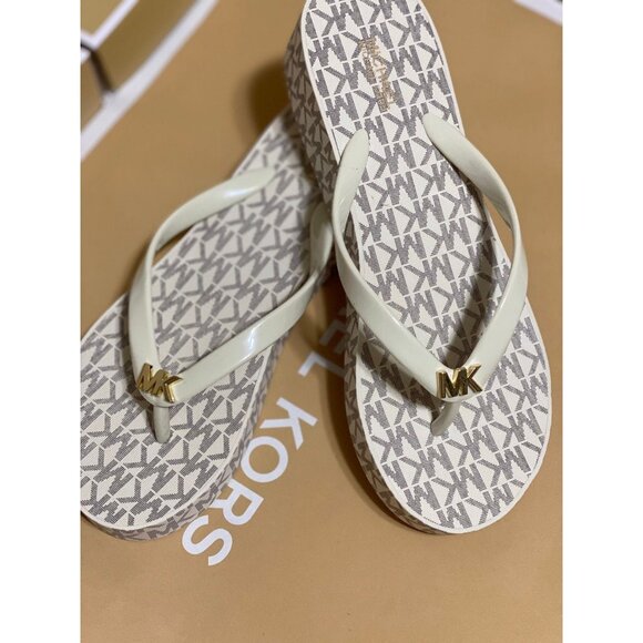 Michael Kors Flip flop Vanilla - Picture 7 of 9